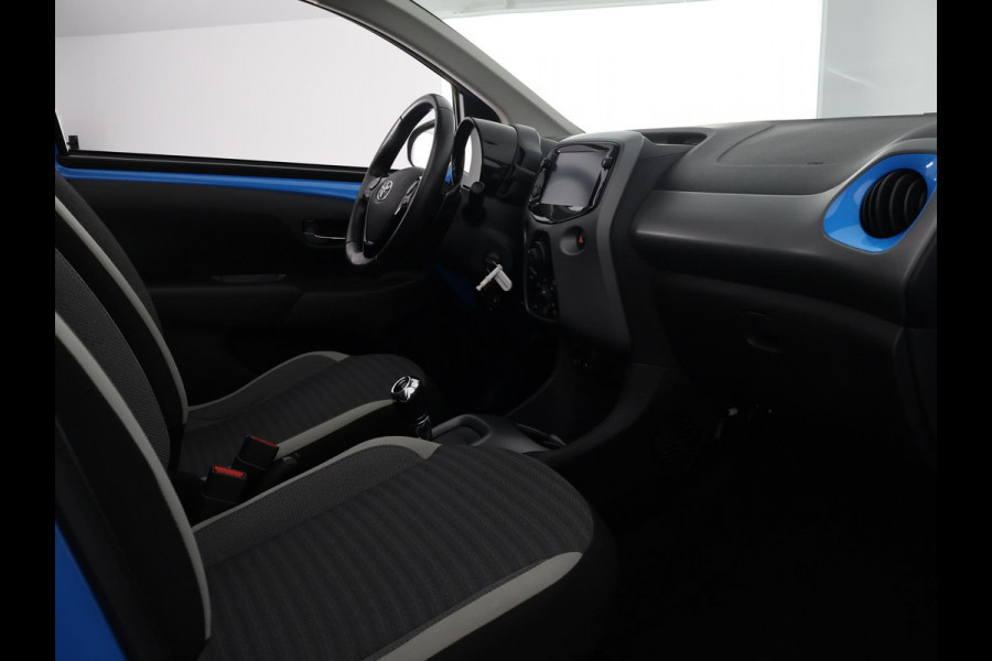 Toyota Aygo 1.0 VVT-i X-Play Cabrio Bi-Tone Automaat | Apple Carplay & AndroidAUTO | Airco | Camera |