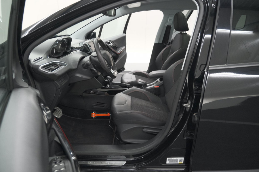 Peugeot 2008 PureTech 110 EAT6 GT Line | Trekhaak | Camera | Panoramadak | Allseason Banden