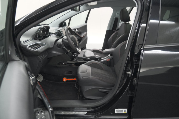 Peugeot 2008 PureTech 110 EAT6 GT Line | Trekhaak | Camera | Panoramadak | Allseason Banden