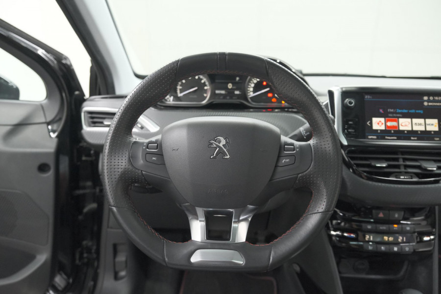 Peugeot 2008 PureTech 110 EAT6 GT Line | Trekhaak | Camera | Panoramadak | Allseason Banden