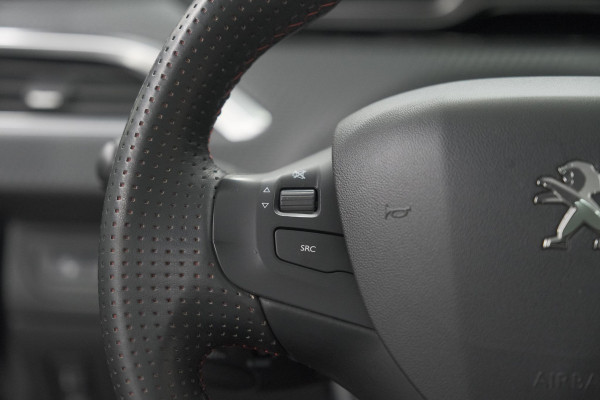 Peugeot 2008 PureTech 110 EAT6 GT Line | Trekhaak | Camera | Panoramadak | Allseason Banden