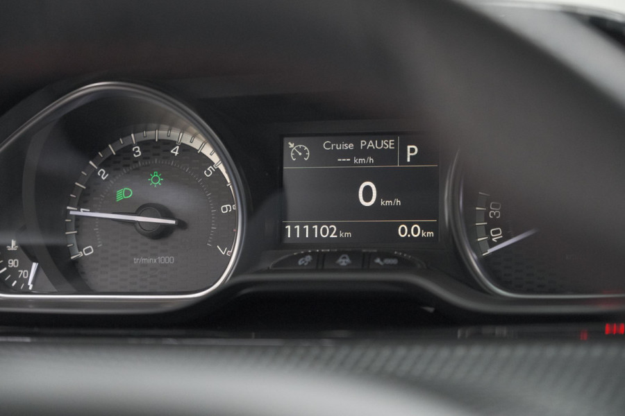 Peugeot 2008 PureTech 110 EAT6 GT Line | Trekhaak | Camera | Panoramadak | Allseason Banden