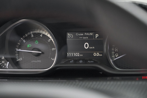 Peugeot 2008 PureTech 110 EAT6 GT Line | Trekhaak | Camera | Panoramadak | Allseason Banden