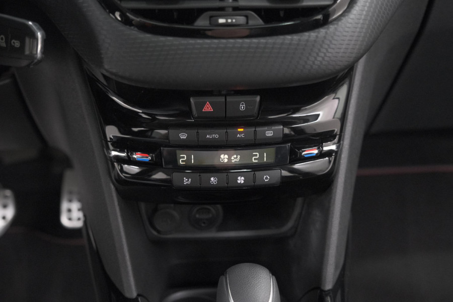 Peugeot 2008 PureTech 110 EAT6 GT Line | Trekhaak | Camera | Panoramadak | Allseason Banden