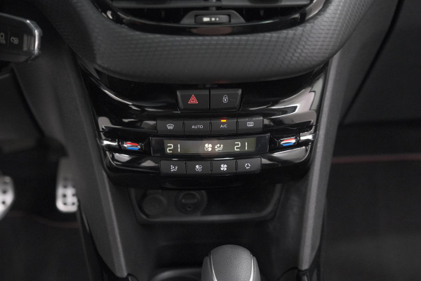 Peugeot 2008 PureTech 110 EAT6 GT Line | Trekhaak | Camera | Panoramadak | Allseason Banden