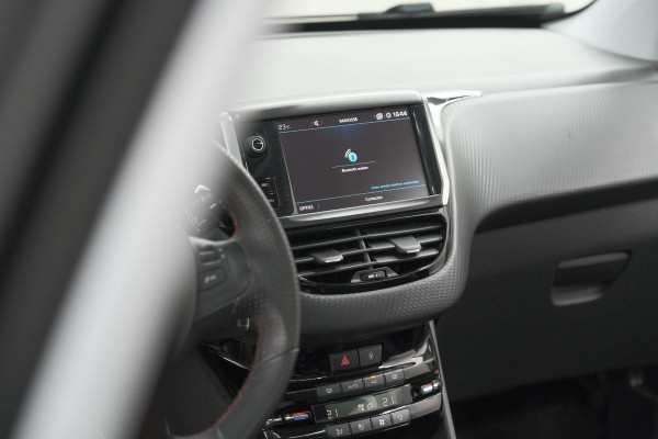 Peugeot 2008 PureTech 110 EAT6 GT Line | Trekhaak | Camera | Panoramadak | Allseason Banden