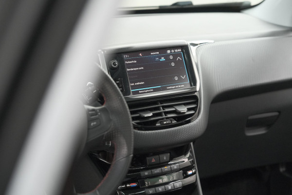 Peugeot 2008 PureTech 110 EAT6 GT Line | Trekhaak | Camera | Panoramadak | Allseason Banden