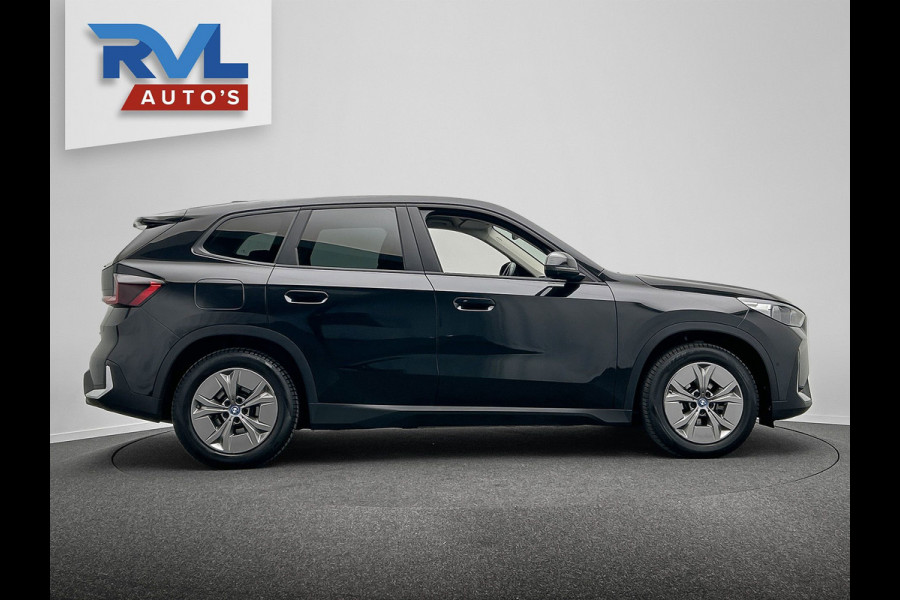 BMW iX1 XDrive30 Launch Edition 67 kWh | Carplay | SOH 99.6% | Leder | Harman/Kardon | Head-up display | Camera |