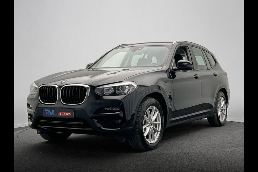 BMW iX1 XDrive30 Launch Edition 67 kWh | Carplay | SOH 99.6% | Leder | Harman/Kardon | Head-up display | Camera |