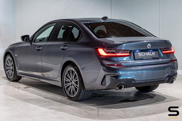 BMW 3-serie 330e High Executive|M-sport|1eig|Cam|DealerOnder