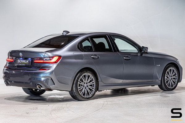 BMW 3-serie 330e High Executive|M-sport|1eig|Cam|DealerOnder