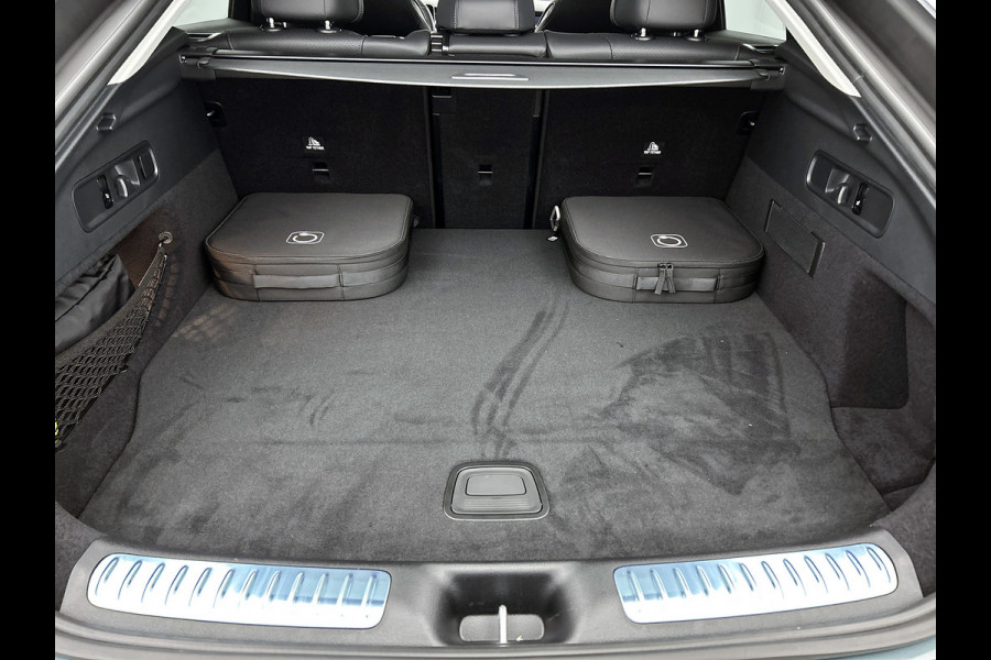 Mercedes-Benz GLC Coupé 300e 4MATIC Business Solution AMG | Spiegelpakket | Parkeerpakket met achteruitcamera | Warmtewerend, donkergetint glas | | 18” vijfspaaks lichtmetalen velgen | URBAN GUARD plus |