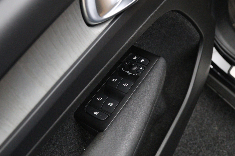 Volvo XC40 1.5 211 PK T4 Recharge Inscription PHEV, Leder, Trekhaak, Camera