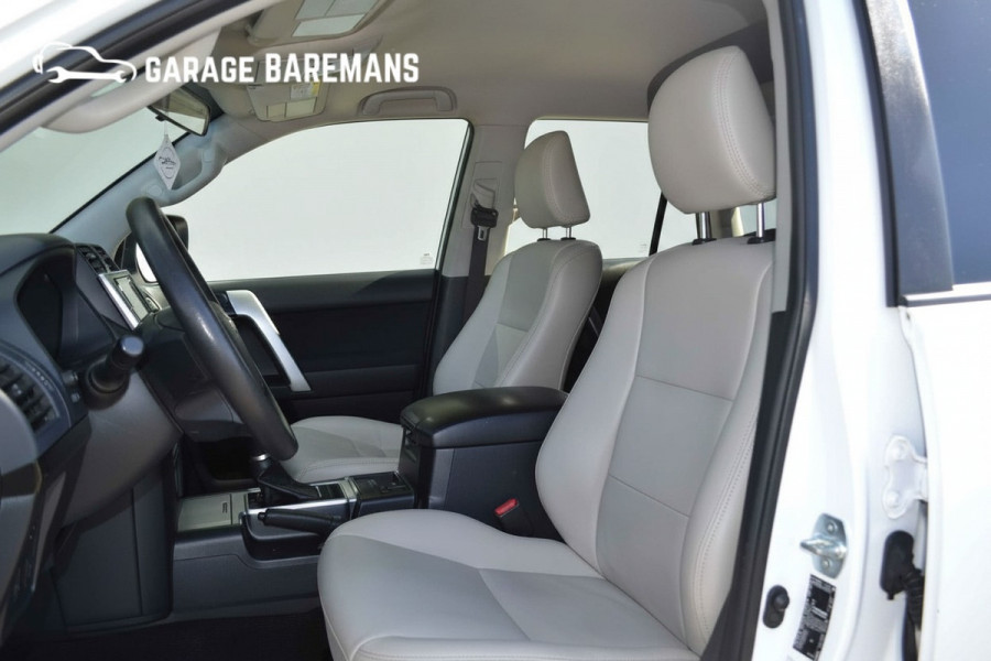 Toyota Land Cruiser 150 2.8 D-4D-F Comfort Window Van