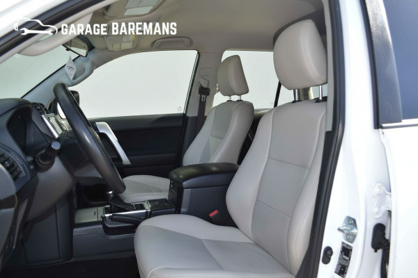 Toyota Land Cruiser 150 2.8 D-4D-F Comfort Window Van