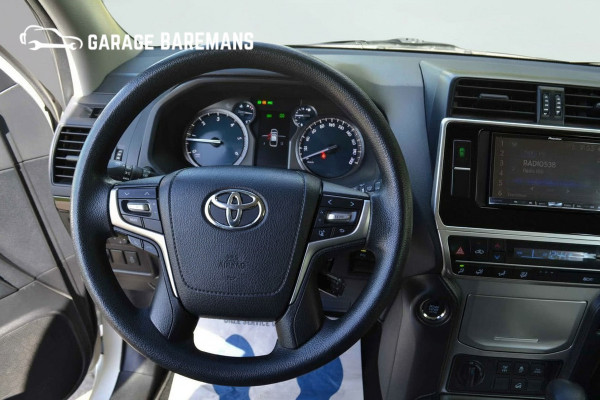 Toyota Land Cruiser 150 2.8 D-4D-F Comfort Window Van