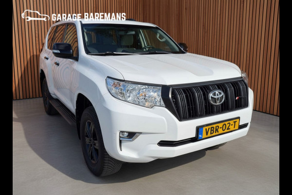 Toyota Land Cruiser 150 2.8 D-4D-F Comfort Window Van