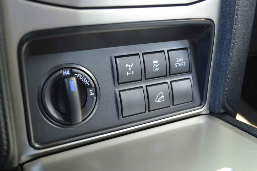 Toyota Land Cruiser 150 2.8 D-4D-F Comfort Window Van
