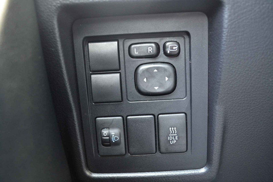 Toyota Land Cruiser 150 2.8 D-4D-F Comfort Window Van
