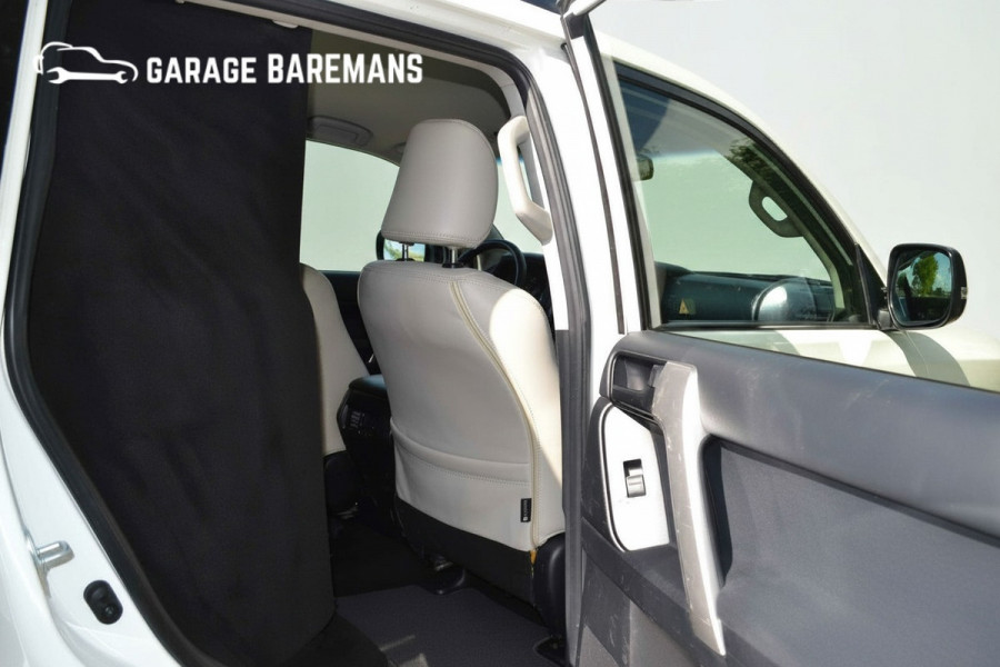Toyota Land Cruiser 150 2.8 D-4D-F Comfort Window Van