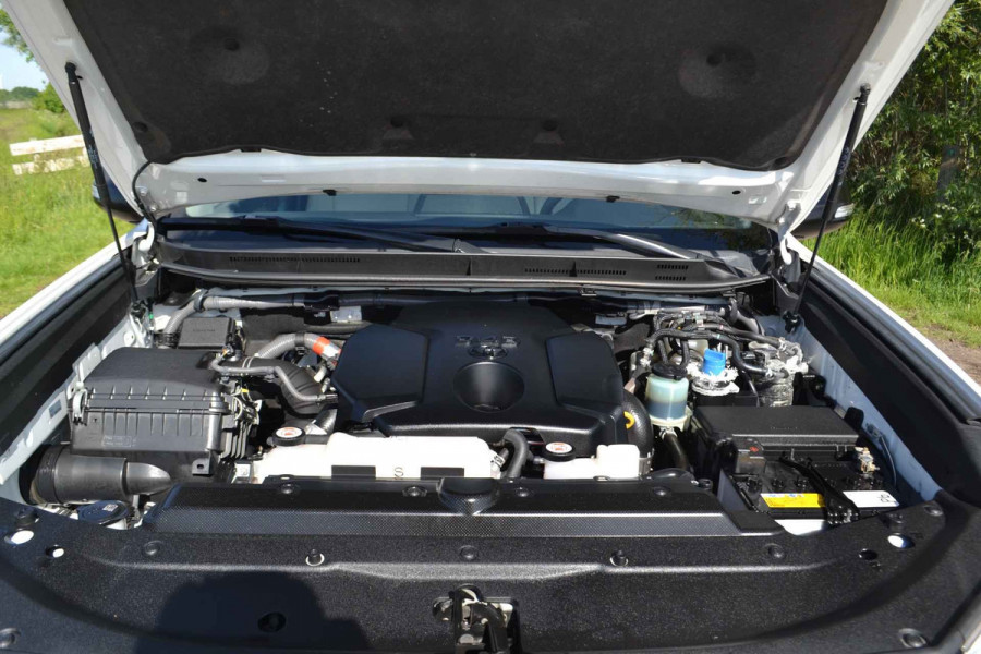 Toyota Land Cruiser 150 2.8 D-4D-F Comfort Window Van
