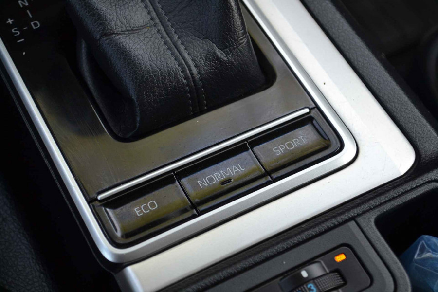 Toyota Land Cruiser 150 2.8 D-4D-F Professional Black line Window Van