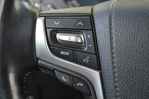 Toyota Land Cruiser 150 2.8 D-4D-F Professional Black line Window Van