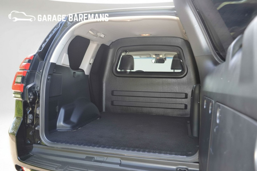 Toyota Land Cruiser 150 2.8 D-4D-F Professional Black line Window Van