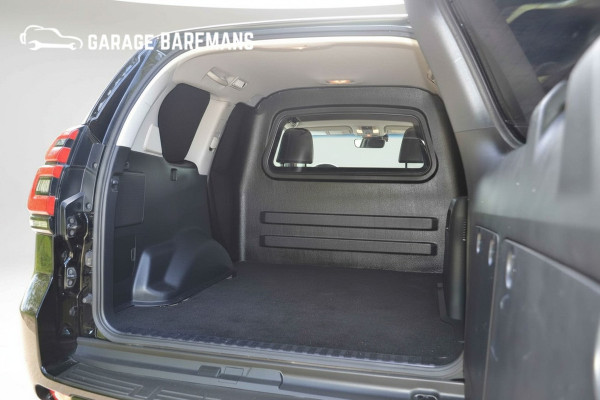 Toyota Land Cruiser 150 2.8 D-4D-F Professional Black line Window Van