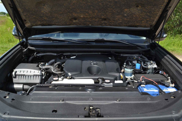 Toyota Land Cruiser 150 2.8 D-4D-F Professional Black line Window Van