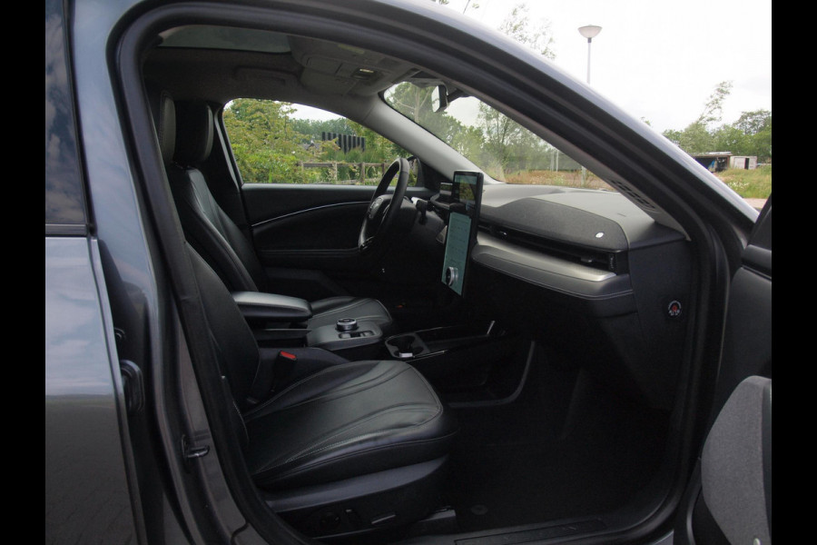 Ford Mustang Mach-E Extended RWD 98 kWh | Panoramadak | Bang & Olufsen | 360 Camera | Trekhaak | Apple Carplay |