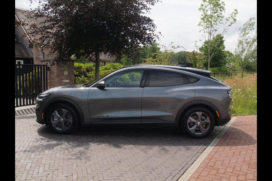 Ford Mustang Mach-E Extended RWD 98 kWh | Panoramadak | Bang & Olufsen | 360 Camera | Trekhaak | Apple Carplay |