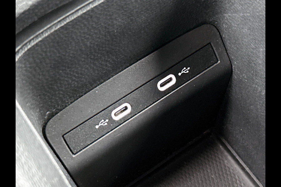 Volkswagen ID.3 Pro 58 kWh Climate Control Navigatie Carplay PDC VA + Camera 18" LM Velgen Adaptive Cruise Control Full LED