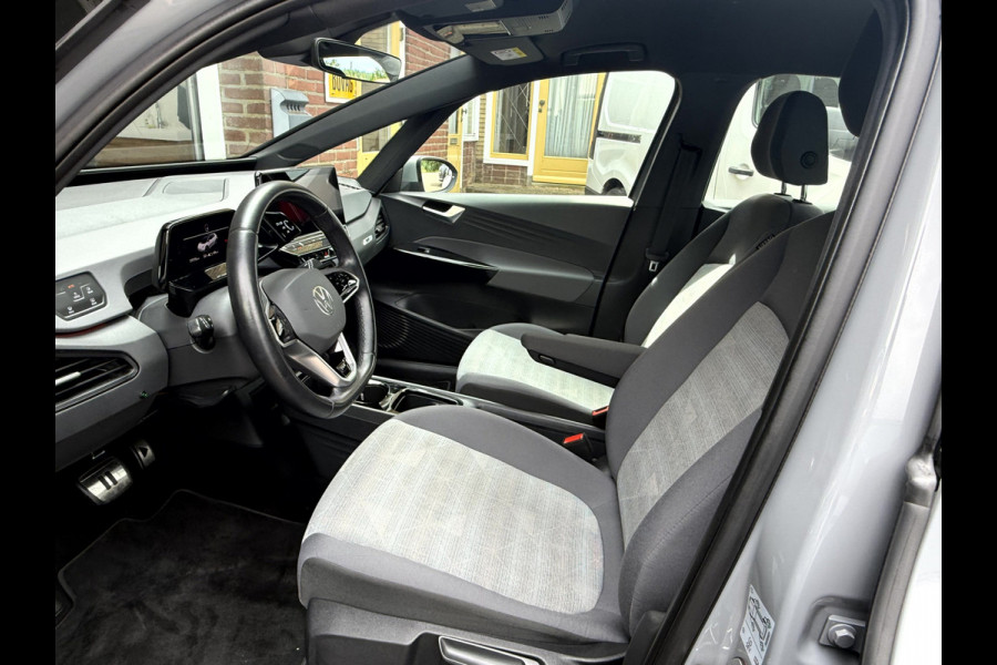 Volkswagen ID.3 First 58 kWh SOH 92.8%, Trekhaak, Stoel/Stuurverwarming, Sfeerverlichting