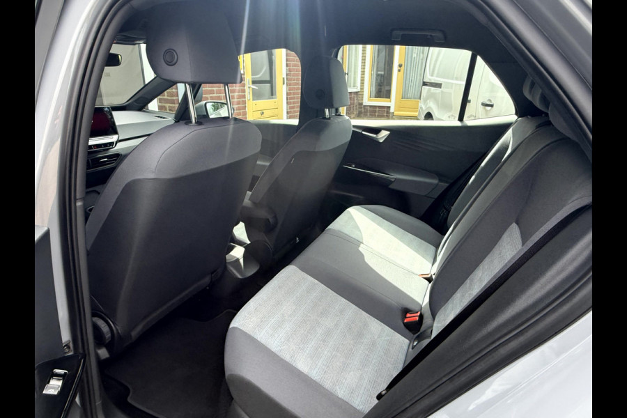 Volkswagen ID.3 First 58 kWh SOH 92.8%, Trekhaak, Stoel/Stuurverwarming, Sfeerverlichting