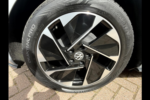 Volkswagen ID.3 First 58 kWh SOH 92.8%, Trekhaak, Stoel/Stuurverwarming, Sfeerverlichting