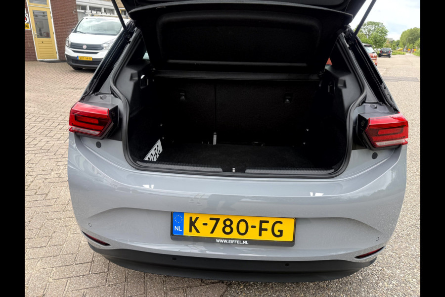Volkswagen ID.3 First 58 kWh SOH 92.8%, Trekhaak, Stoel/Stuurverwarming, Sfeerverlichting
