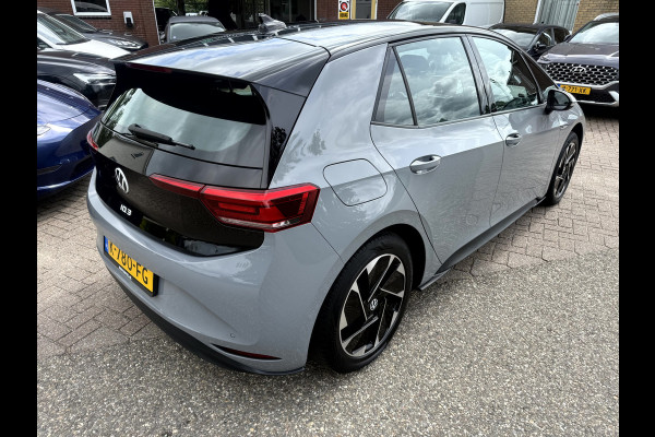 Volkswagen ID.3 First 58 kWh SOH 92.8%, Trekhaak, Stoel/Stuurverwarming, Sfeerverlichting
