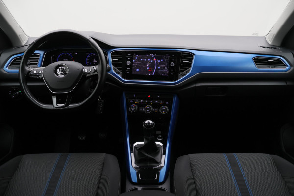 Volkswagen T-Roc 1.5 TSI Sport Virtual Cockpit, Cruise, Apple Carplay, Verwarmde Stoelen, Trekhaak, 17''