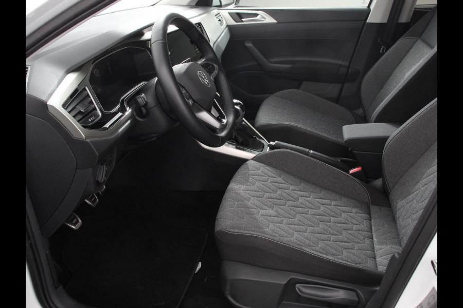 Volkswagen Polo 1.0 TSI Move Navigatie App Connect / Android Auto / Apple Carplay Climate Control Parkeer sensoren Lichtmetalen Velgen Dab Digitale Cockpit