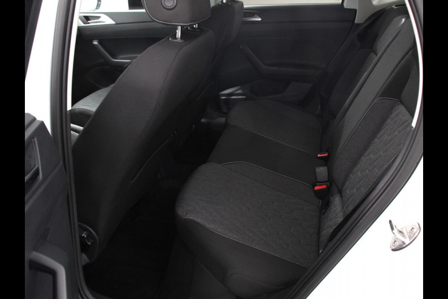 Volkswagen Polo 1.0 TSI Move Navigatie App Connect / Android Auto / Apple Carplay Climate Control Parkeer sensoren Lichtmetalen Velgen Dab Digitale Cockpit