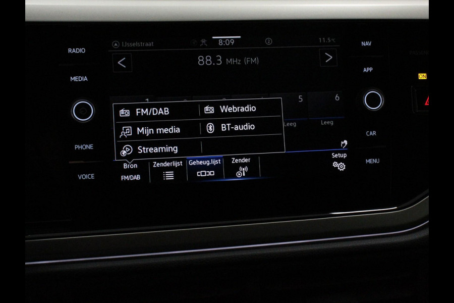 Volkswagen Polo 1.0 TSI Move Navigatie App Connect / Android Auto / Apple Carplay Climate Control Parkeer sensoren Lichtmetalen Velgen Dab Digitale Cockpit