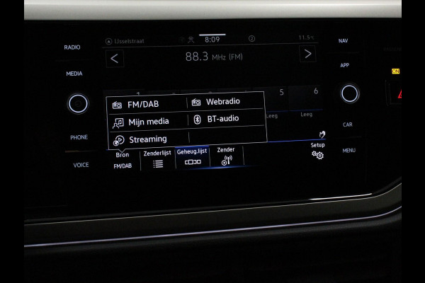 Volkswagen Polo 1.0 TSI Move Navigatie App Connect / Android Auto / Apple Carplay Climate Control Parkeer sensoren Lichtmetalen Velgen Dab Digitale Cockpit