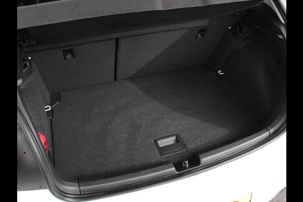 Volkswagen Polo 1.0 TSI Move Navigatie App Connect / Android Auto / Apple Carplay Climate Control Parkeer sensoren Lichtmetalen Velgen Dab Digitale Cockpit