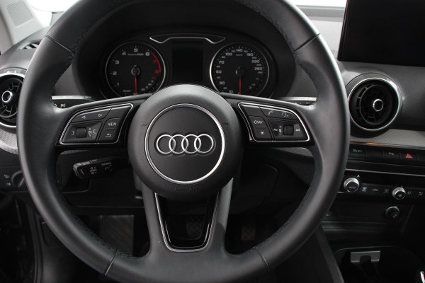 Audi Q2 35 TFSI 150pk S-Tronic Prestige Navigatie Apple Carplay/Android Auto Camera Parkeersensoren Adaptive Cruise Control Stoelverwarming Climate Control Lichtmetalen velgen