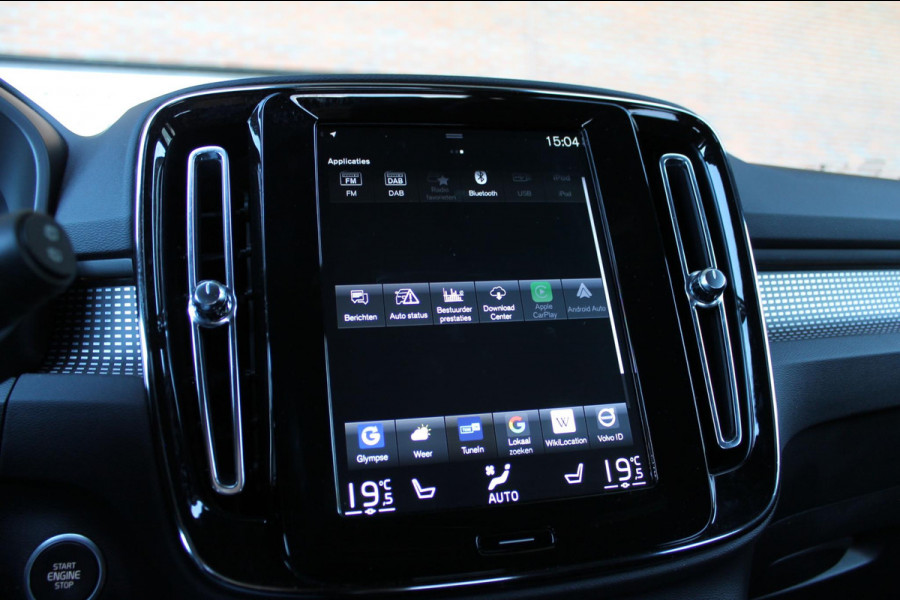 Volvo XC40 T5 262PK Automaat Recharge R-Design Navigatie / Apple Carplay / DAB+ / Road Sign Information / Parkeersensoren voor en achter / Cruise Control(Verhuurd)