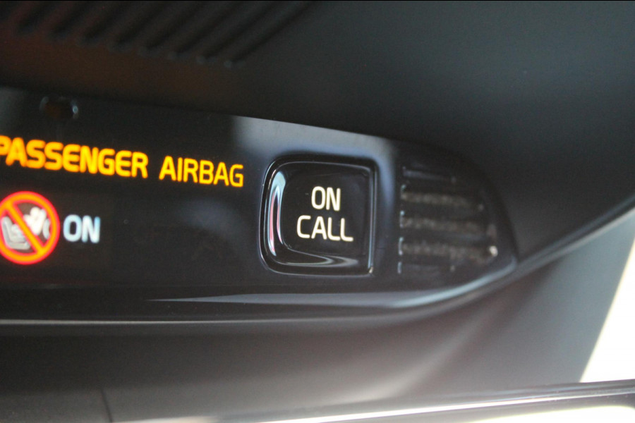 Volvo XC40 T5 262PK Automaat Recharge R-Design Navigatie / Apple Carplay / DAB+ / Road Sign Information / Parkeersensoren voor en achter / Cruise Control(Verhuurd)