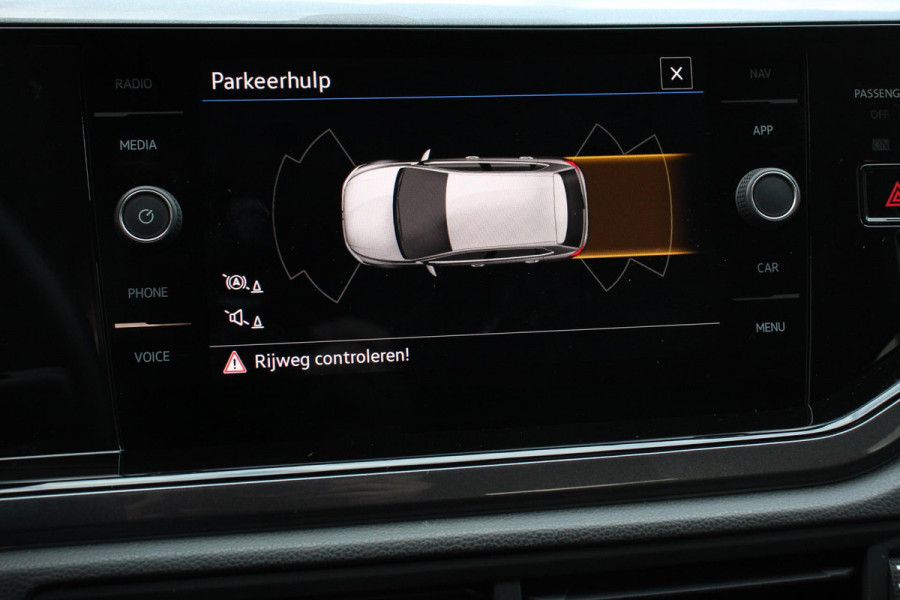 Volkswagen Polo 1.0 TSI 110 pk DSG Highline Navigatie Apple Carplay/Android Auto  Parkeersensoren  Adaptive Cruise Control  Afneembare trekhaak  Getinte ramen  Stoelverwarming  Climatronic