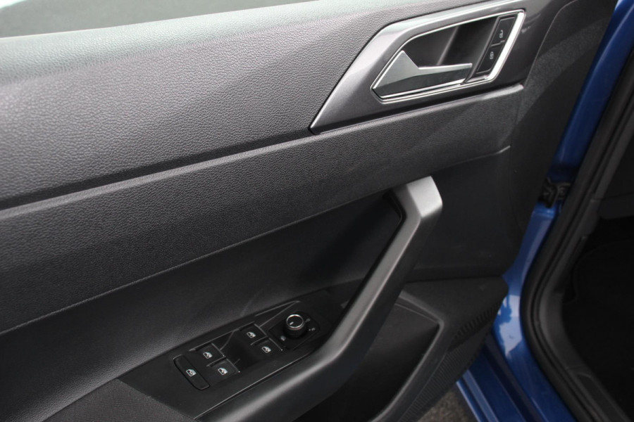 Volkswagen Polo 1.0 TSI 110 pk DSG Highline Navigatie Apple Carplay/Android Auto  Parkeersensoren  Adaptive Cruise Control  Afneembare trekhaak  Getinte ramen  Stoelverwarming  Climatronic