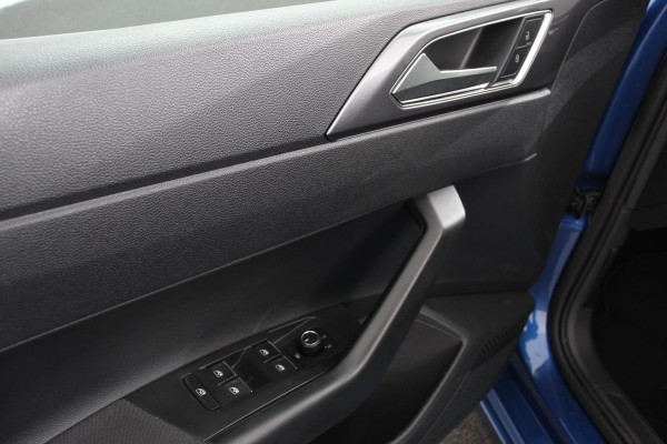 Volkswagen Polo 1.0 TSI 110 pk DSG Highline Navigatie Apple Carplay/Android Auto  Parkeersensoren  Adaptive Cruise Control  Afneembare trekhaak  Getinte ramen  Stoelverwarming  Climatronic